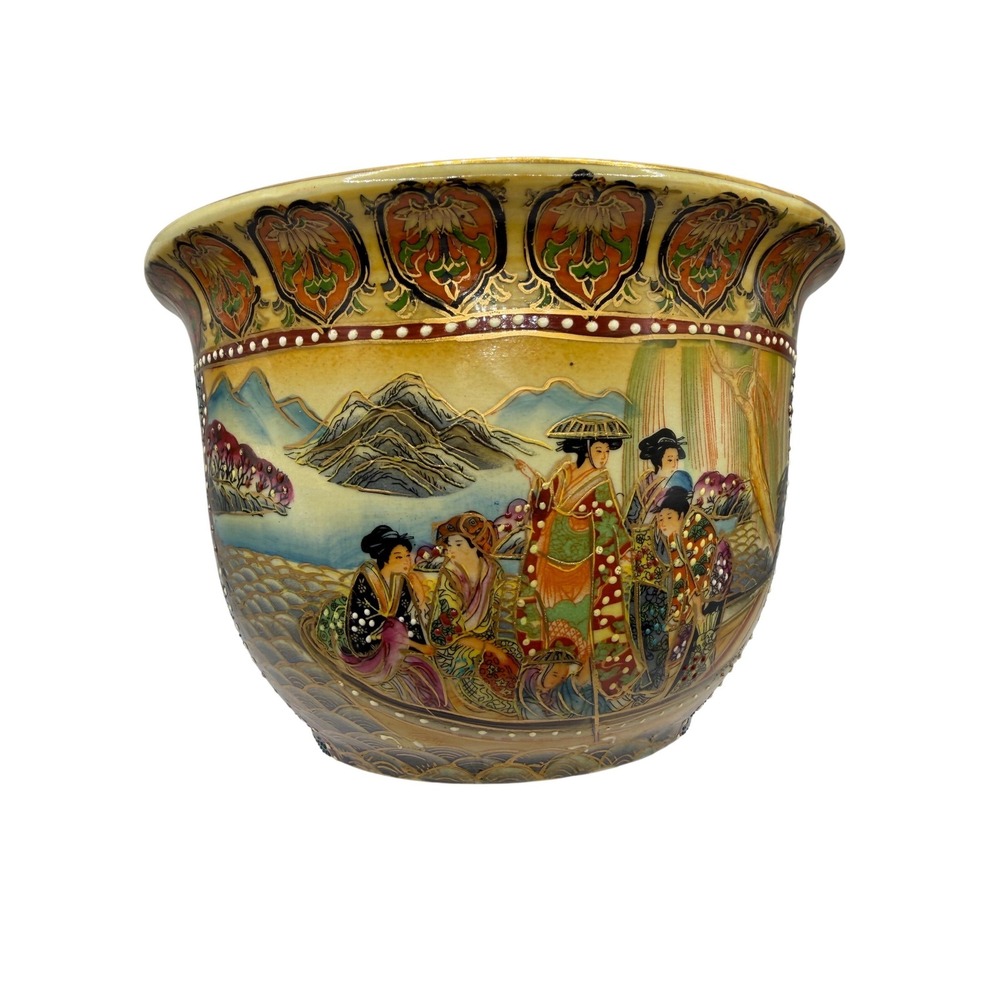 Satsuma‎ Style Ceramic Wall Pocket Planter Geisha Moriage Floral Gold Gilt 8.5"